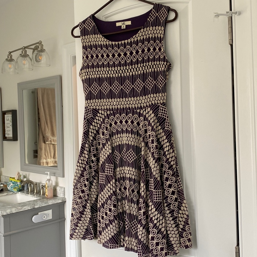 Beautiful purple and cream Ya Los Angeles dress size medium. EUC